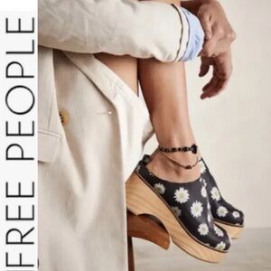 NWOT Free People Black Daisy Conversational Slip-On Platform Clogs 38